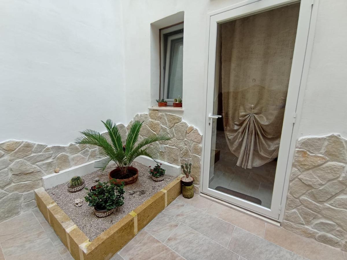 Samele Bed And Breakfast Lecce Kültér fotó
